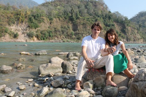 yoga-em-casa-aula-particular-online-gratuitamente-iara-amaral