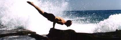 David Swenson em Mayurasana