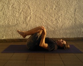 apanasana serie de yoga para sistema digestorio