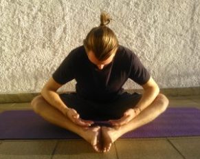 ardhakurmasanasa--serie-de-yoga-detox-acabar-prisao-de-ventre-tartaruga