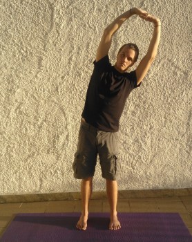 mahanitambasana flexao lateral serie de yoga detox para acabar com prisao de ventre