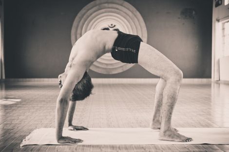 efeitos da postura da ponte ou do arco