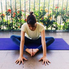 estica-torcao-baddhakonasana-yoga-para-tpm-iniciantes