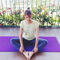 esticamento-baddhakonasana-yoga-para-tpm-iniciantes