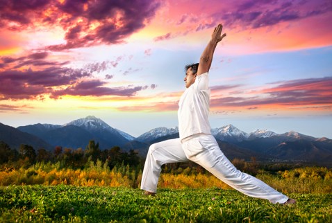 yoga-no-dia-a-dia-visao-objetiva-nao-exclui-sonhos-yoga-pes-chao