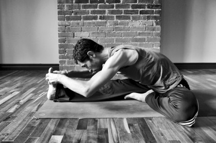 dicas-de-ajustes-janushirshasana-yoga-em-casa