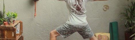 virabhadrasana-guerreiro-2-gilberto-schulz-yoga-em-casa